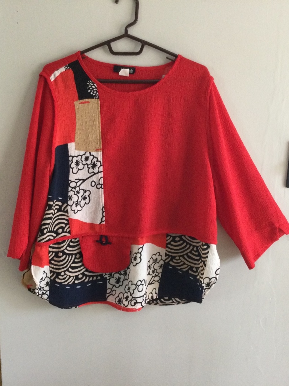 Moonlight Red/Black Art 3/4 Sleeve Top, Size XL